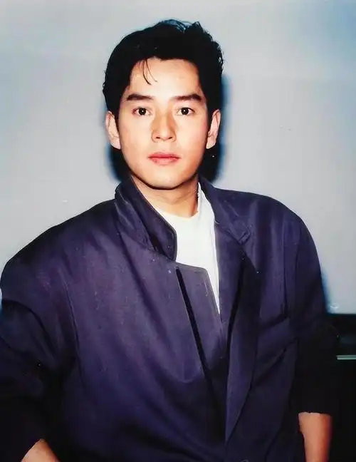 渣男始祖谭咏麟骗发妻丁克打胎吴亦凡听了都要乖乖叫老师