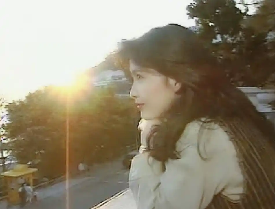 周慧敏25年前旧照曝光 穿旗袍烫波浪卷笑容温婉-搜狐大视野-搜狐新闻