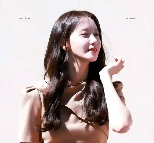 林允儿最新活动图 嘟嘴卖萌超可爱_闽英_站台_存货