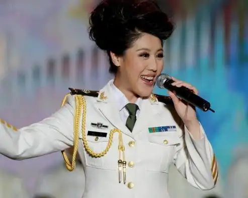 出生于安徽合肥,国家一级演员,中国音乐家协会会员,青年女高音歌唱家