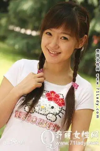 薛佳凝主演的电视剧 因《粉红女郎》扮演哈妹走红