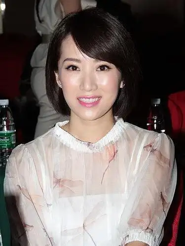 37岁李念晒三胎孕照小v脸大眼睛变化巨大这是回春冻龄了