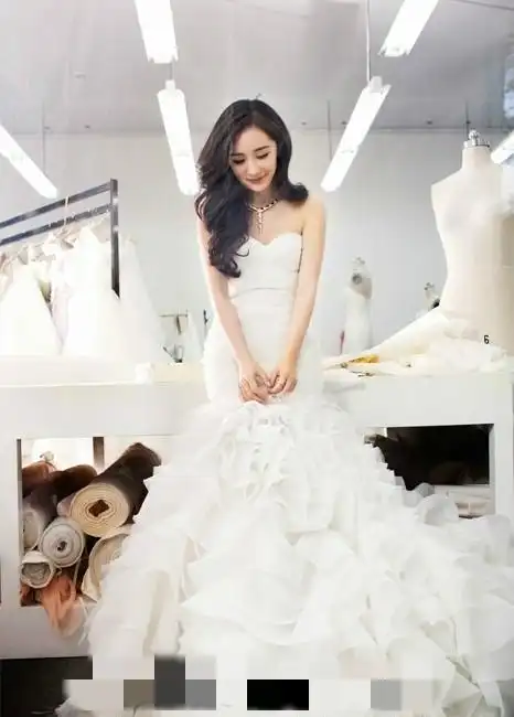 杨幂婚纱照曝光 美丽新娘幸福满满