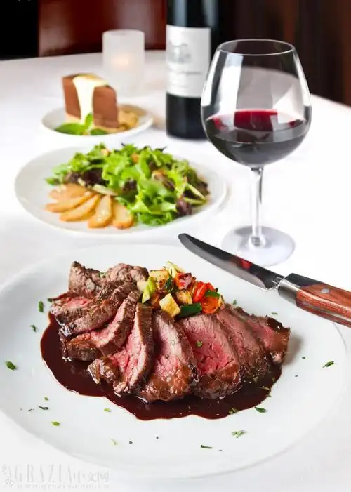 经典搭配吃出牛排与葡萄酒的幸福感