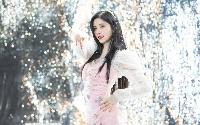 鞠婧祎仙气甜美高清桌面壁纸-大陆明星-手机壁纸下载-美桌网