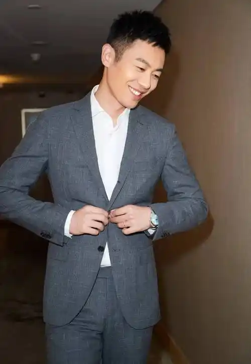 演员朱亚文,妻子结婚8年不会做饭,做2个女儿的爸爸也幸福