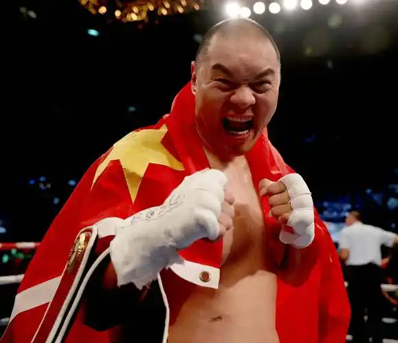 (体育)拳击-张志磊再胜乔伊斯 捍卫重量级过渡拳王金腰带_新华社_李颖