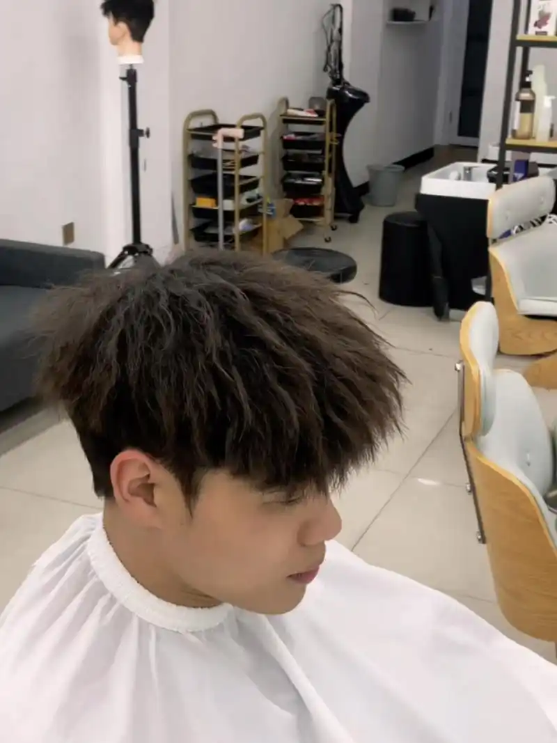 锡纸烫三个月自然修剪 细软发质扁塌后脑勺一定不能错过的烫发