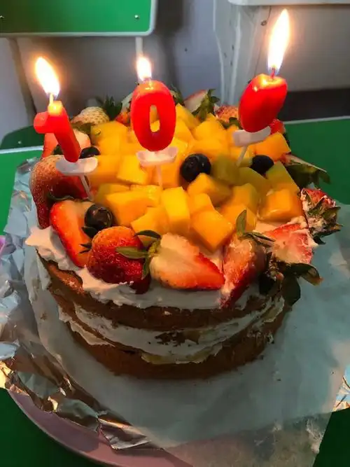 花如雪做的家庭简易版生日蛋糕