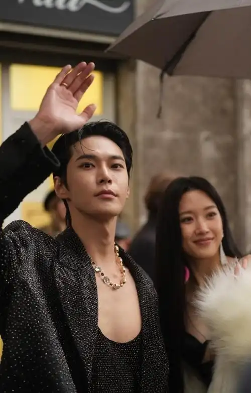 金道英文佳煐同框