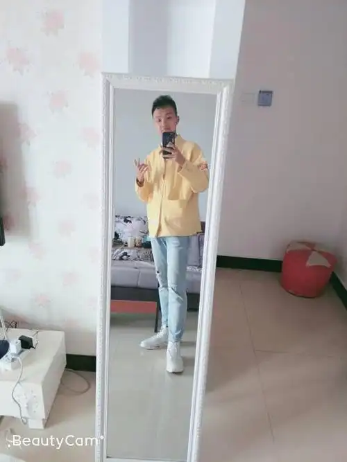 姑娘们觉得这男生如何?身高一米八七