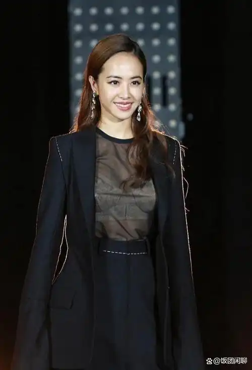 蔡依林太敢穿了透视装没打马赛克不敢看观众吐槽不知看哪里