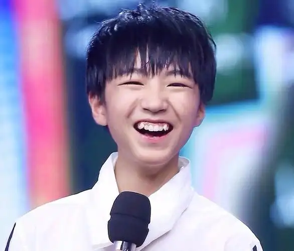 王俊凯分享200512王俊凯笑成叉烧包虎牙少年笑容超治愈