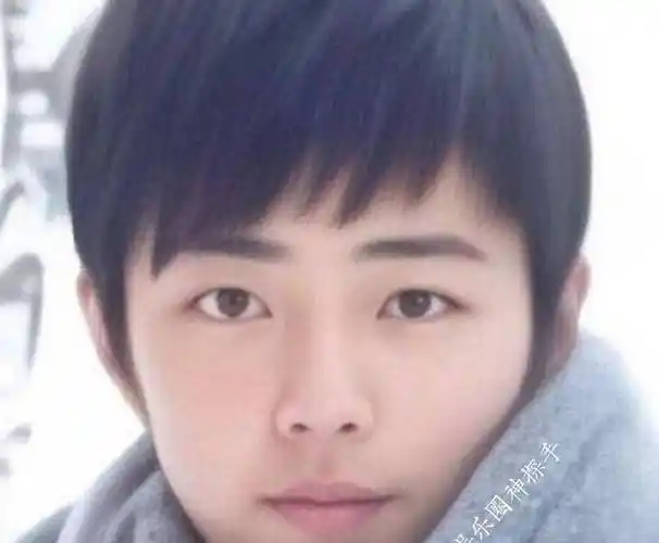 谁说肖战大学时期不好看?最后一张太让人心动了!_战战_网友_五官