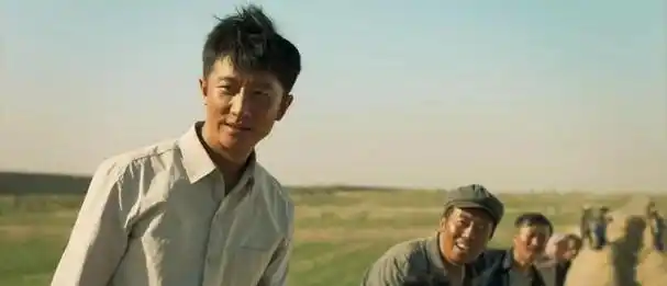 飞天奖看点多,女星红毯较劲,热依扎获奖孙俪落泪,于和伟太可惜