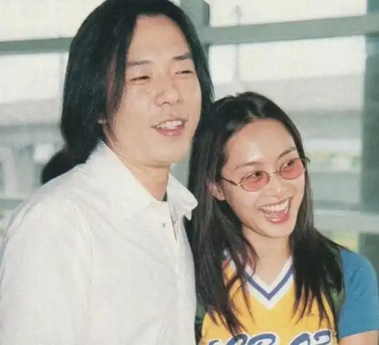 朱茵为丈夫黄贯中庆生12岁女儿正面照曝光黄莺长相好似妈妈