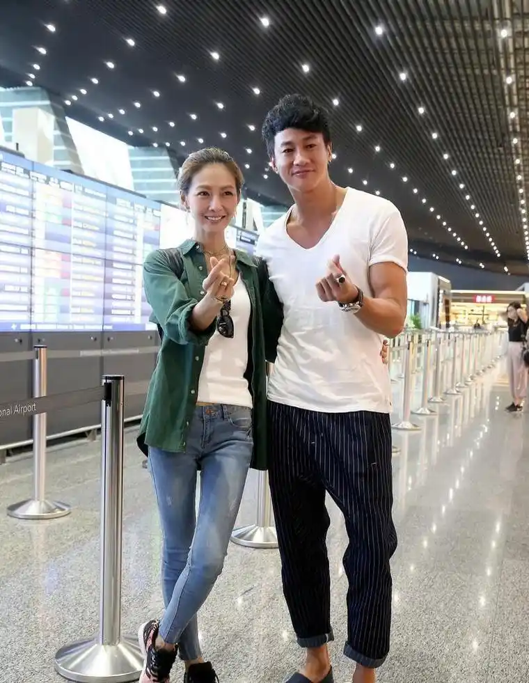 《风云》21年后演员现状,第三猪皇已逝,何润东娶柜台女职员