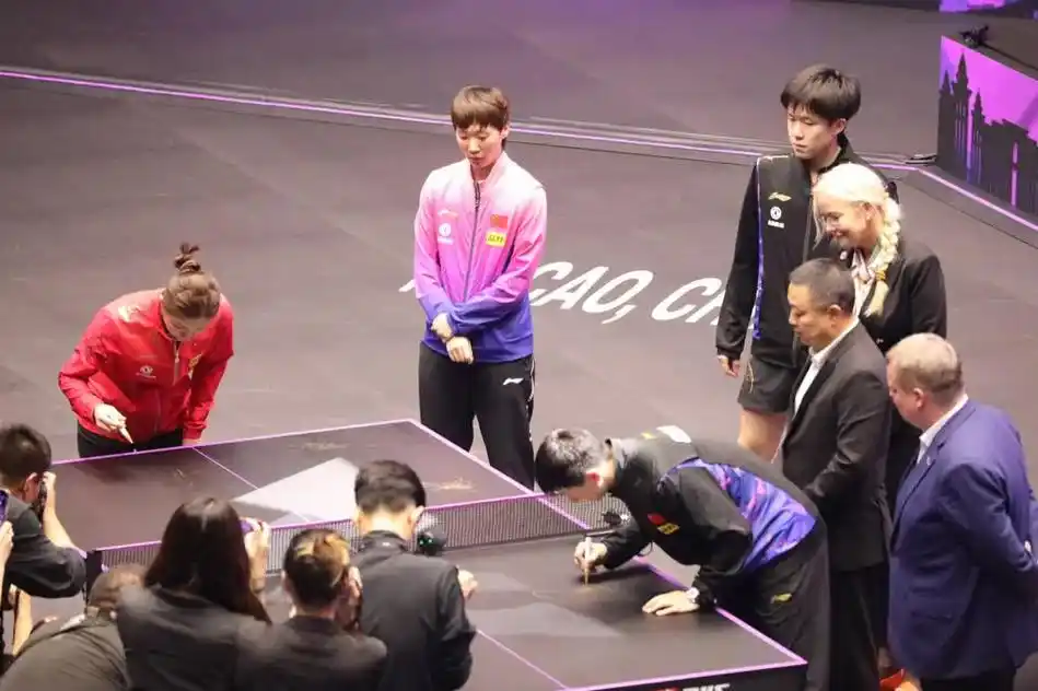 王楚钦 #陈梦 #梦里头#梦里头cp 爱一个人的眼神真的藏 - 抖音