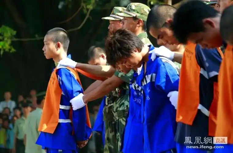 期待海南召开数千人公捕公判大会两案犯被枪决