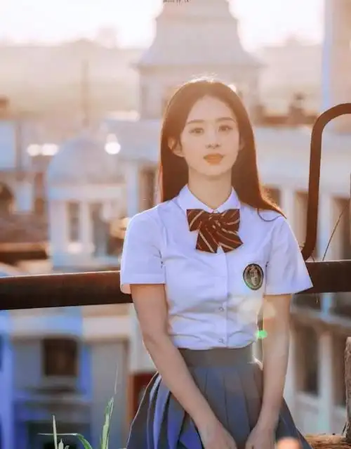 33岁赵丽颖穿校服好清纯,仗义出演张杰mv,长发飘飘宛如校花