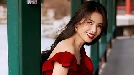 41岁刘涛仍保持性感迷人的腰线美