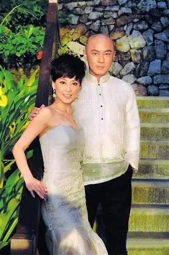 张卫健500万迎娶张茜 李静主持韩红挡酒(图)