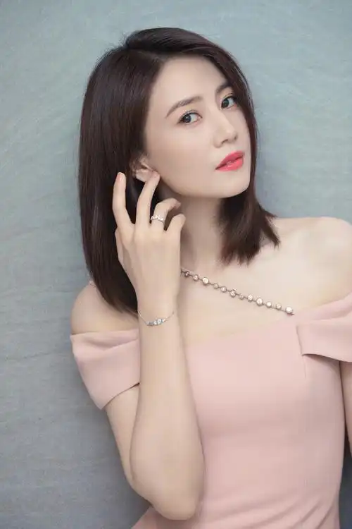 高圆圆粉色礼服性感写真高圆圆优雅性感写真