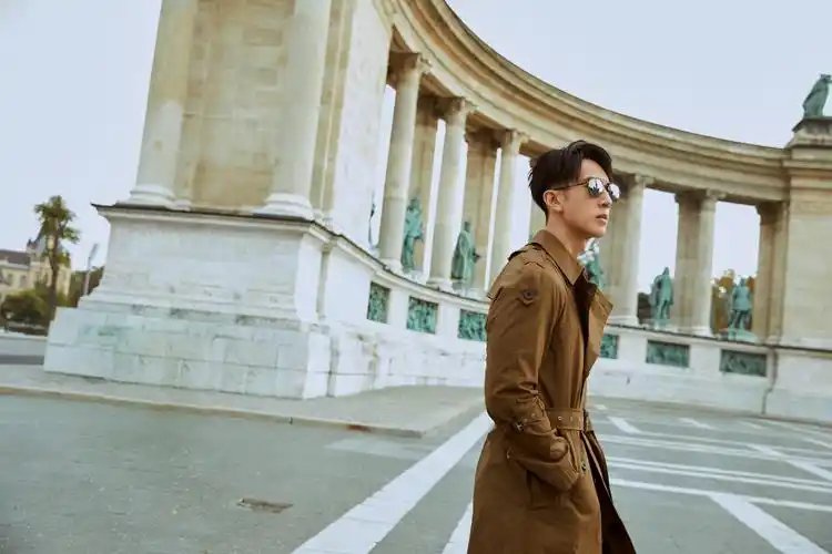 吴尊异国早秋街拍,邂逅秋日温情-猫眼电影