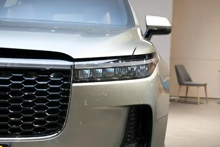 理想one壁纸_理想one_理想one外观图片_11/656张图片_理想one银色