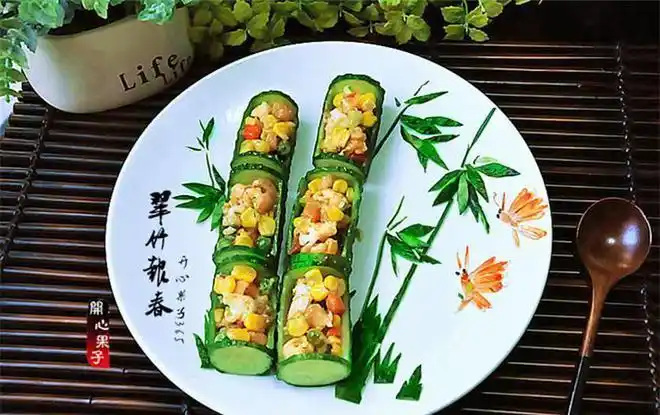 所以,发出来主要是提供一种比较适合年夜饭氛围的超级简单的摆盘方法!