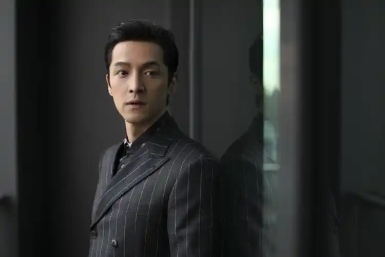 大陆 男 胡歌 > 胡歌宇宙印花内搭帅气写真(3/6)返回首页 电脑壁纸