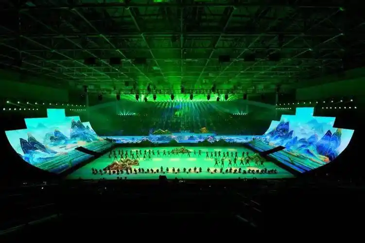 市戏剧传承中心作为此次开幕式的执行单位,总导演,总设计肖鸿斌介绍