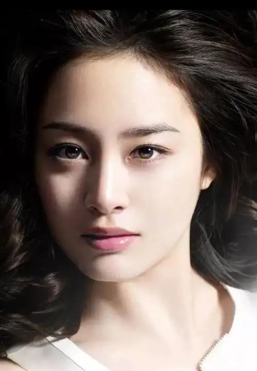 是韩国人眼中最美的女明星 ,金泰熙凭借一张幼态原生脸在韩国娱乐圈中