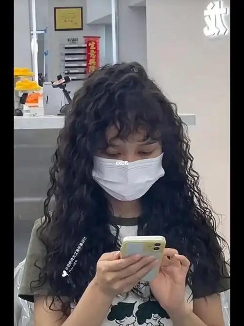 烫一次美半年的法式小卷发根蓬松到发尾