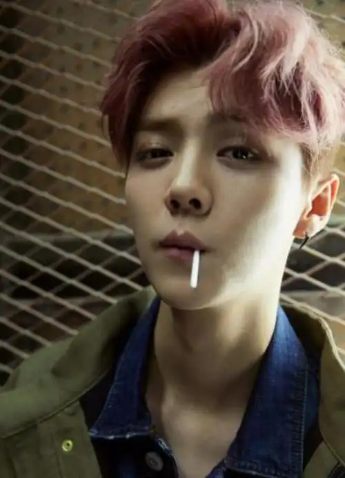 34岁鹿晗带货引热议,脸肿成"老嫂子",网友:撞脸65岁刘雪华