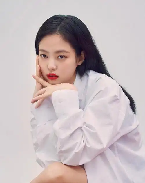 jennie的脸其实真的挺大吧