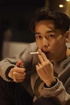 毒战里孙红雷抽的细细长长的黑色香烟是什么牌子的?