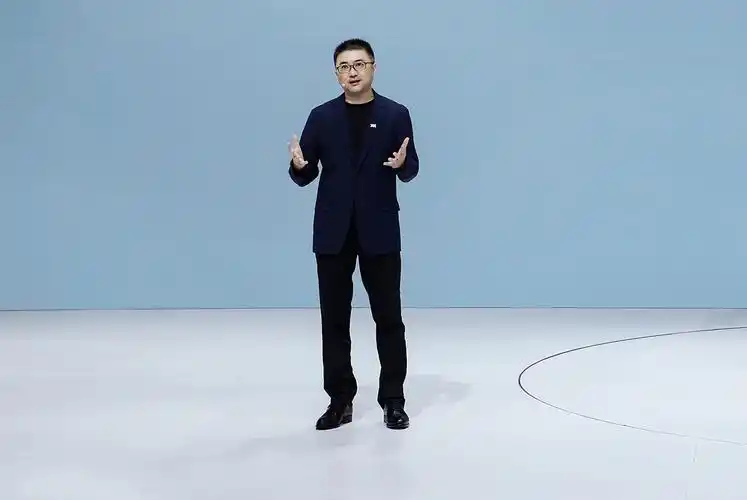 会后,智己汽车联席ceo刘涛,智己汽车用户主理人焦樵,产品体验设计资深