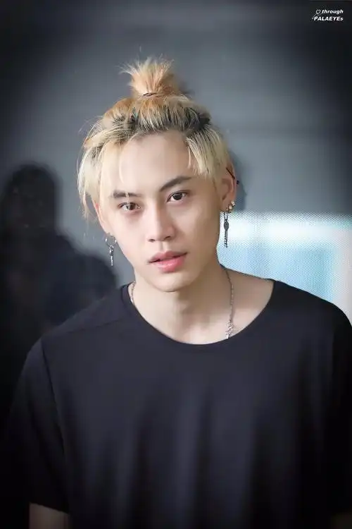 水,你对谁的耳环/耳饰/耳洞印象最深刻?