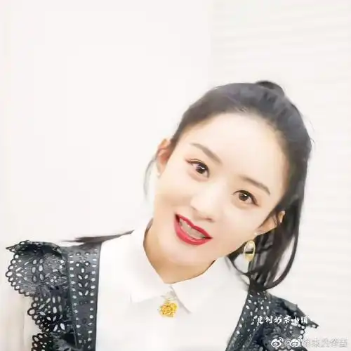 赵丽颖尼龙九月刊预告