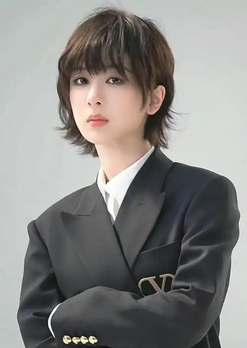 娱乐圈8位一眼万年的短发女明星,秦岚刘亦菲,个个美出新高度!