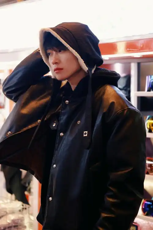 我们仨定档##魏大勋长白山滑雪