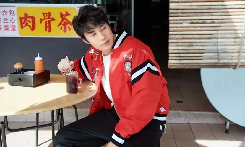 艾伦杂志画报写真