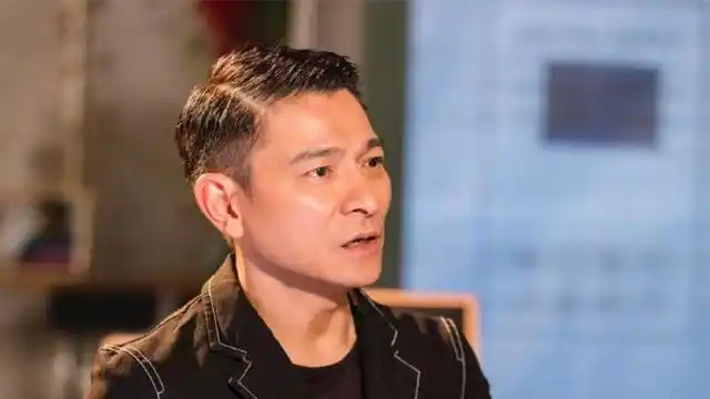 鲁豫问刘德华:鹿晗公布恋情很爷们,你怎么看?他的回答令人称赞