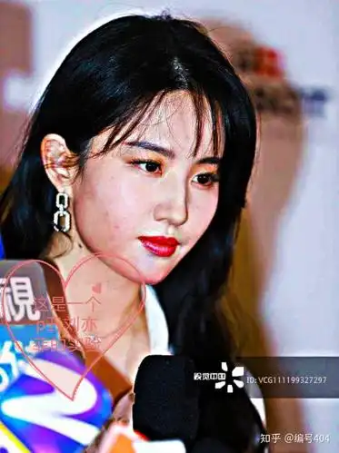 刘亦菲丑图两大来源 1是恶意p图 另一种就是刘亦菲自己的微博了吧