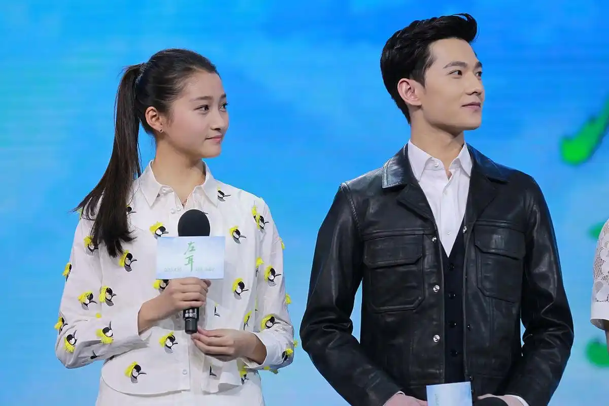 有了关晓彤做对比,我相信,杨洋的身高,是有180的[嘻嘻]!