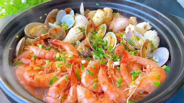 以后你想吃蒜蓉粉丝海鲜煲,你就像我这样做,上桌连汤汁都不剩