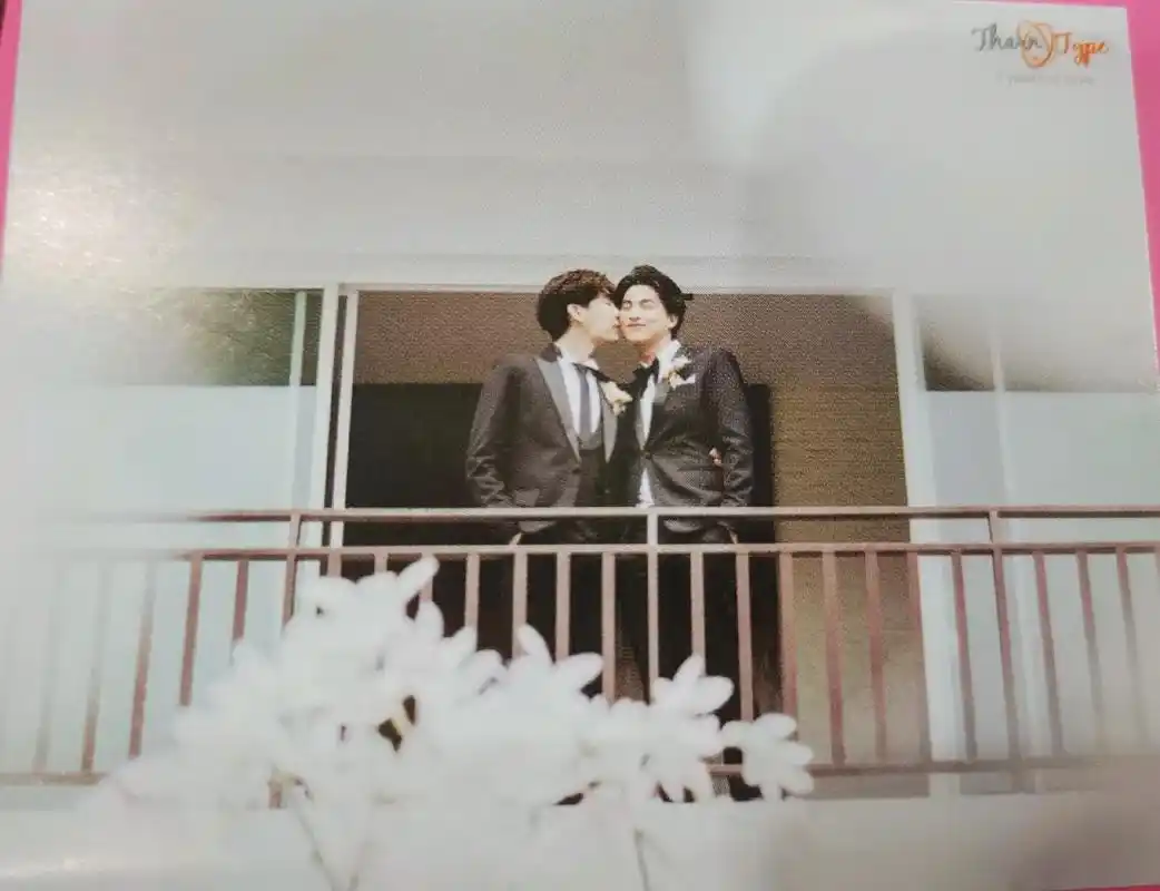 mewgulf缪糕 在线求这张婚礼亲吻的图片与爱二盒子里的 - 抖音