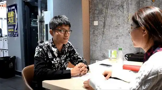 积极响应学风建设号召,对不同年级的10位优秀学长学姐进行了个人访谈