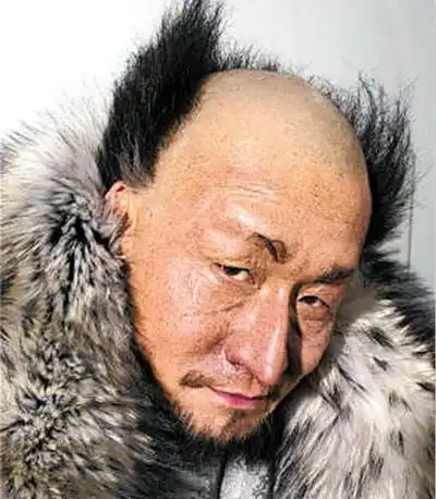 图电影智取威虎山梁家辉剧照杨子荣被神秘女子陷于生死绝境